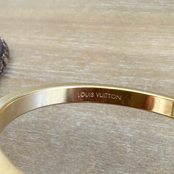 Louis Vuitton Bangle Women Give Me a Clue Gold Galusha Stone Authentic - Picture 4 of 7